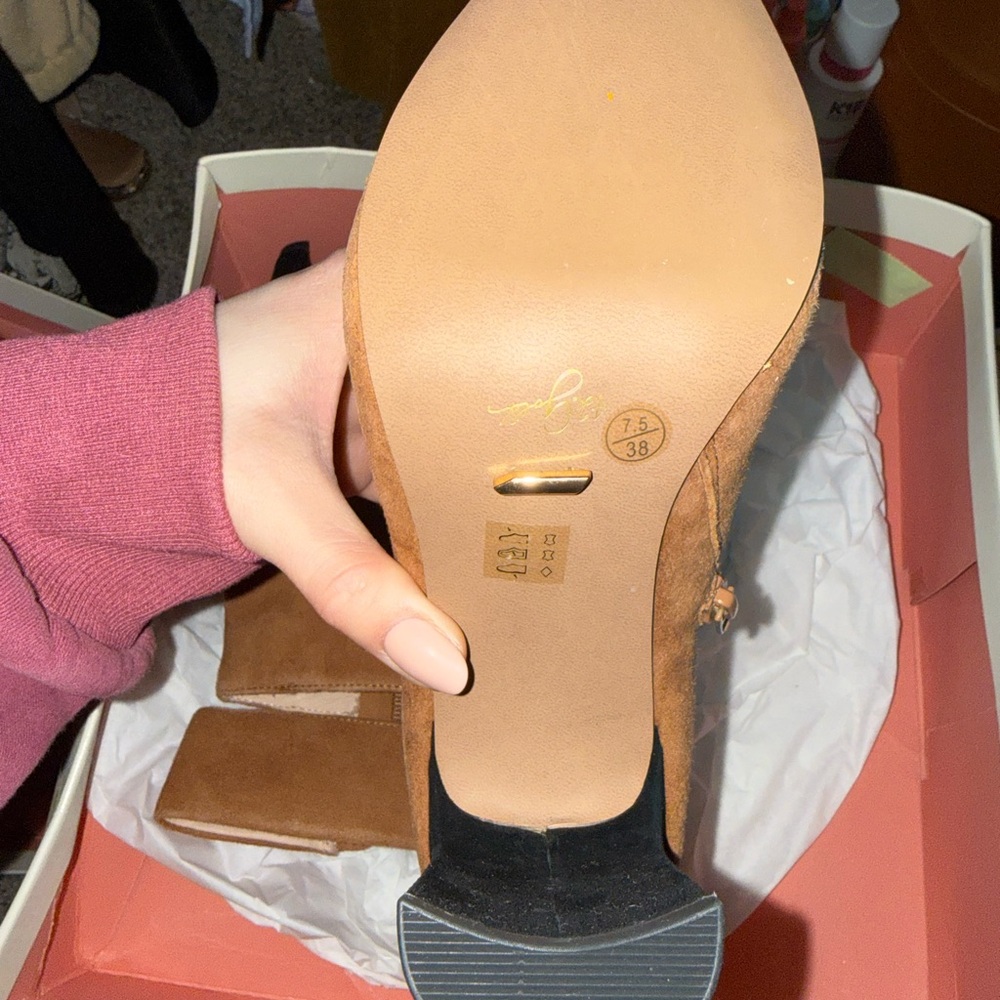 Elegant Tan and Black Women's Ankle Boots - Picture 5 of 5